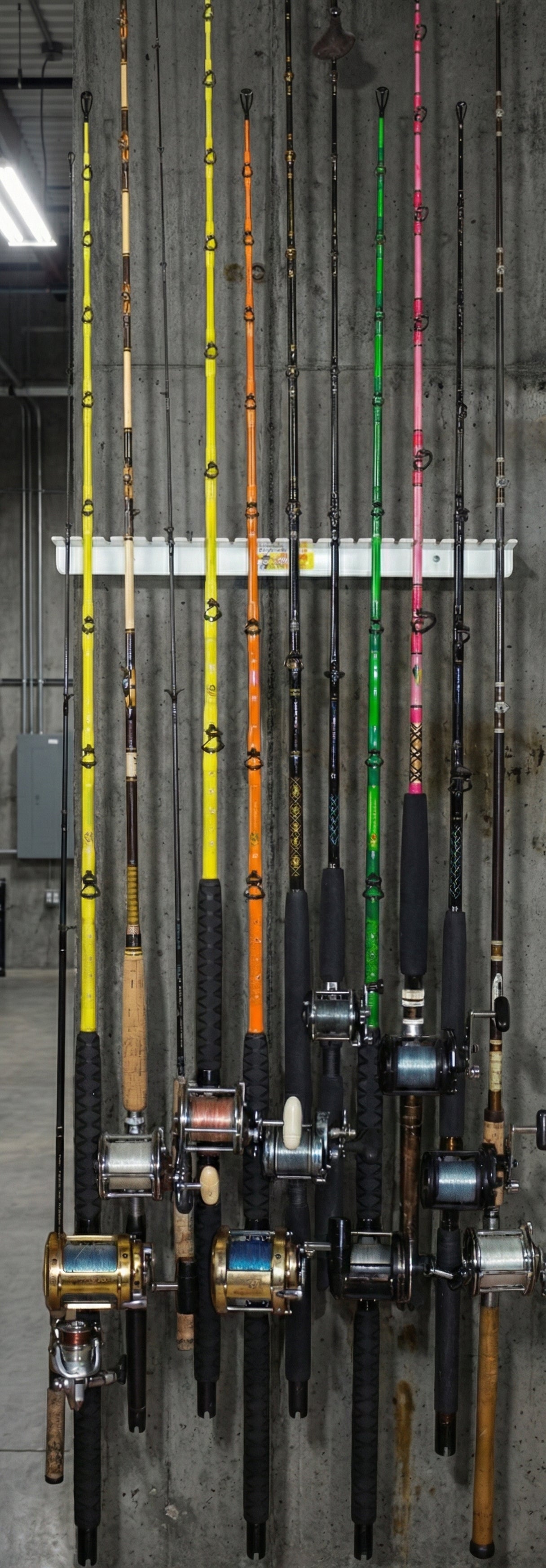 Estante para caña de pescar de montaje en pared | Serie Piraña | FB022